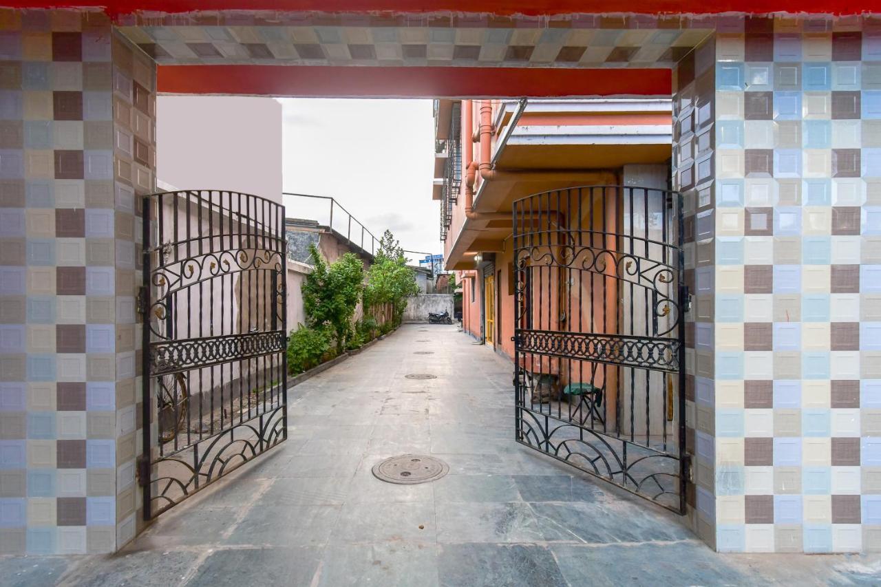 Hotel Blue Abedin Calcutta Buitenkant foto