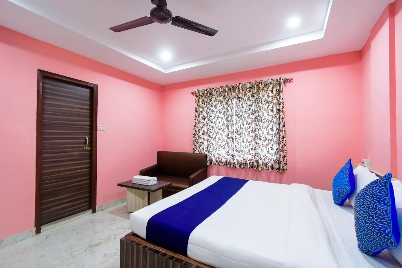 Hotel Blue Abedin Calcutta Buitenkant foto