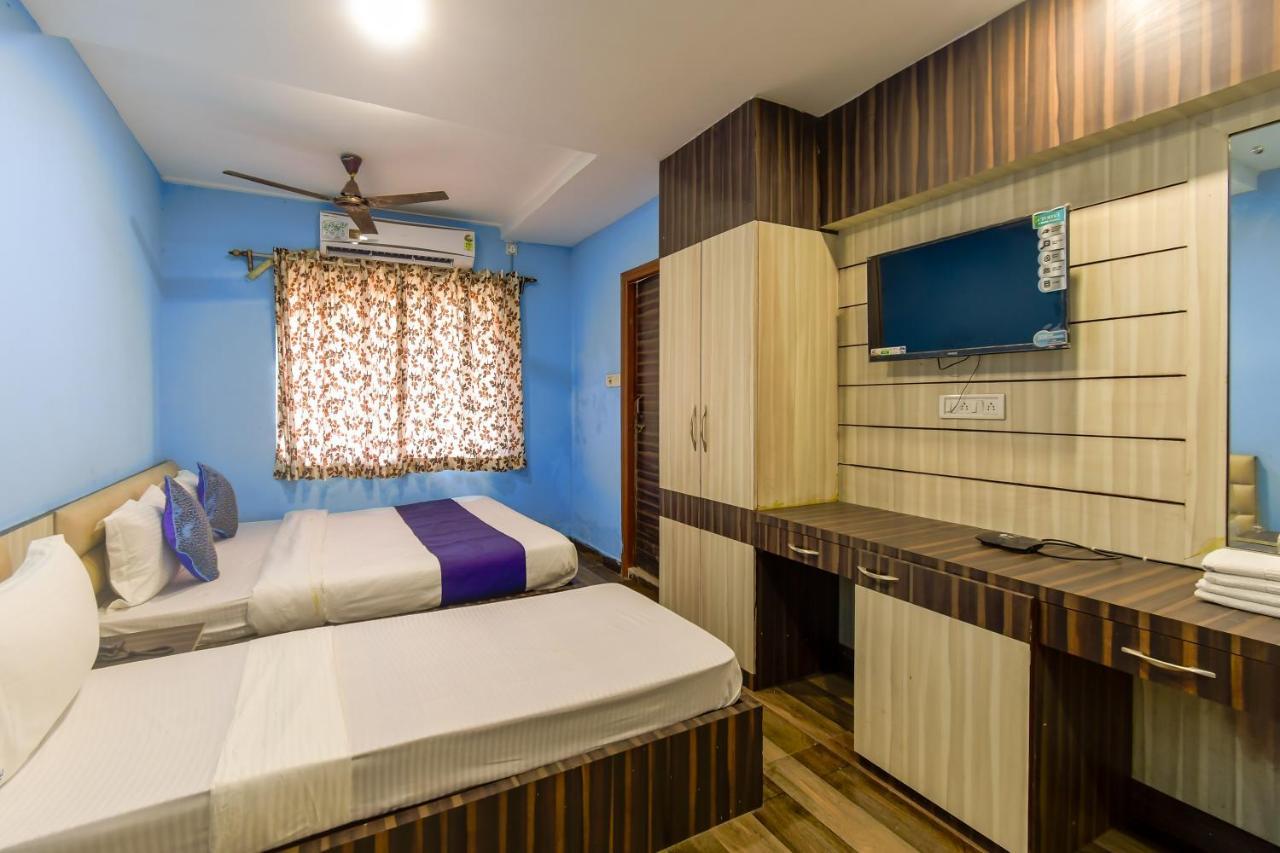 Hotel Blue Abedin Calcutta Buitenkant foto